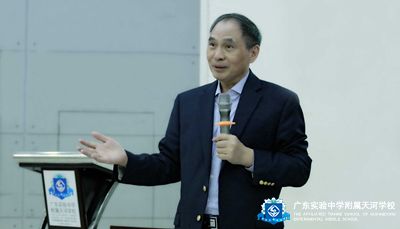 Professor Zheng Yongnian Delivered a Lecture in Our School