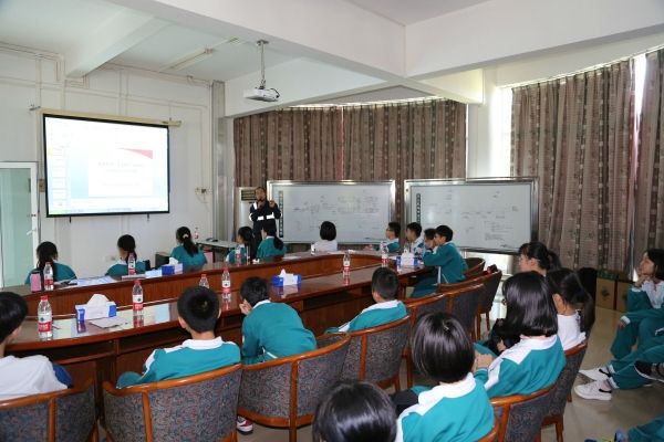 初二学生参观白云机场污水厂 污水处理引赞叹