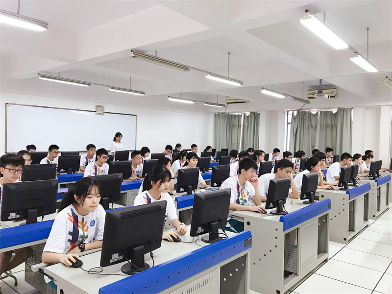 为新生做心理测评.jpg